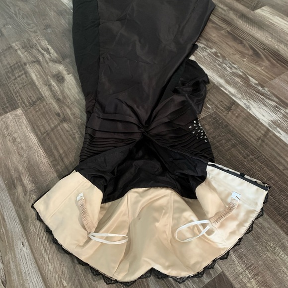 Beautiful custom fitted dress— one of a kind - Picture 10 of 15